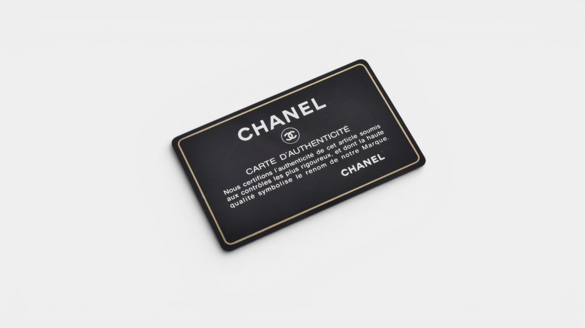 샤넬 게런티카드 (Carte d'Authenticité): 스티커 시리얼과 일치 확인용